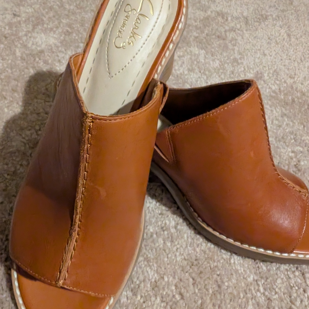 Clarks Women's Tan Leather Mules